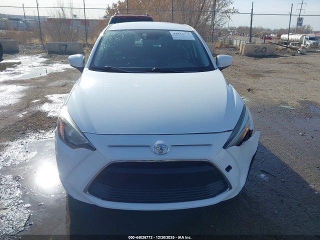 3MYDLBYV2JY332177 Toyota YARIS IA
