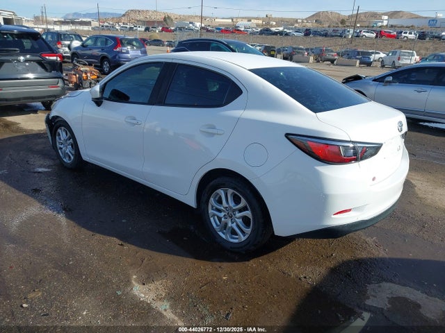 3MYDLBYV2JY332177 Toyota YARIS IA