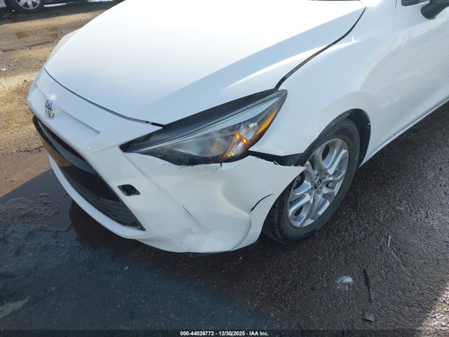 3MYDLBYV2JY332177 Toyota YARIS IA