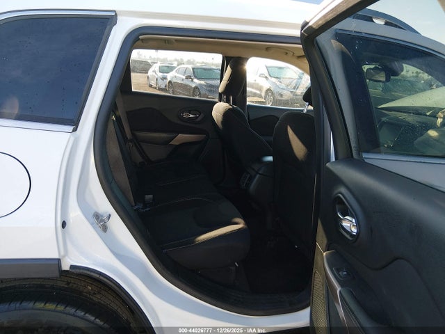 1C4PJLCB9HD221921 Jeep Cherokee Latitude Fwd