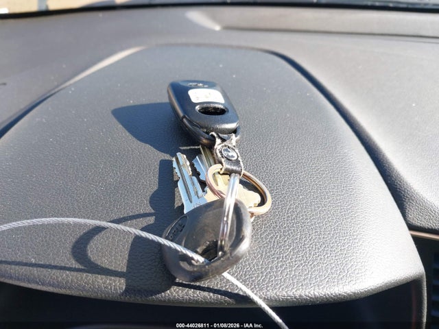 5NPD84LF3JH329331 Hyundai ELANTRA SEL