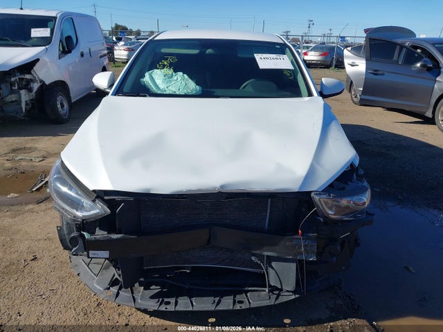 5NPD84LF3JH329331 Hyundai ELANTRA SEL