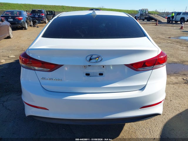 5NPD84LF3JH329331 Hyundai ELANTRA SEL