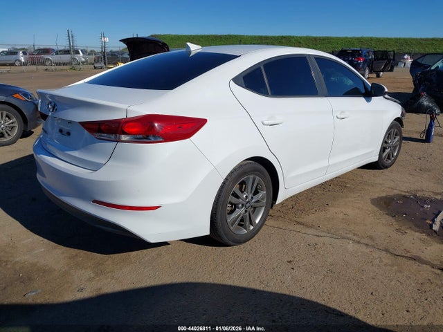 5NPD84LF3JH329331 Hyundai ELANTRA SEL
