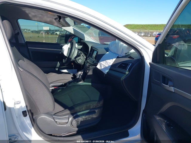5NPD84LF3JH329331 Hyundai ELANTRA SEL