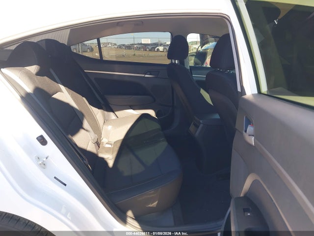 5NPD84LF3JH329331 Hyundai ELANTRA SEL