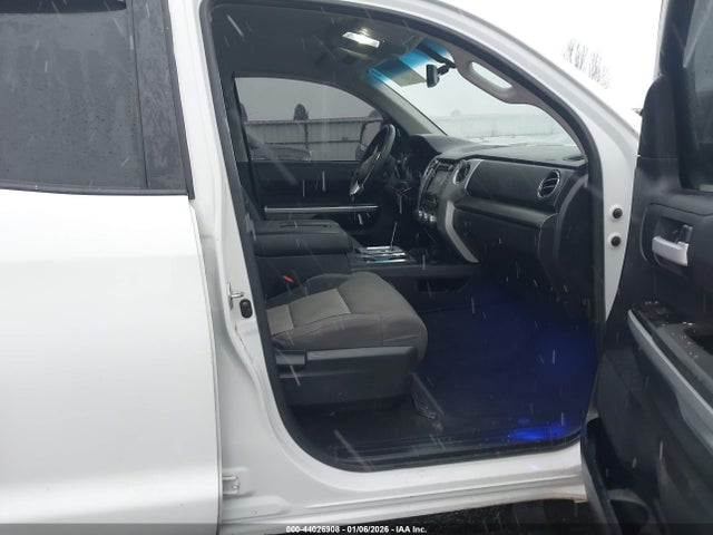 5TFUY5F16GX501239 Toyota Tundra Sr5 5.7l V8