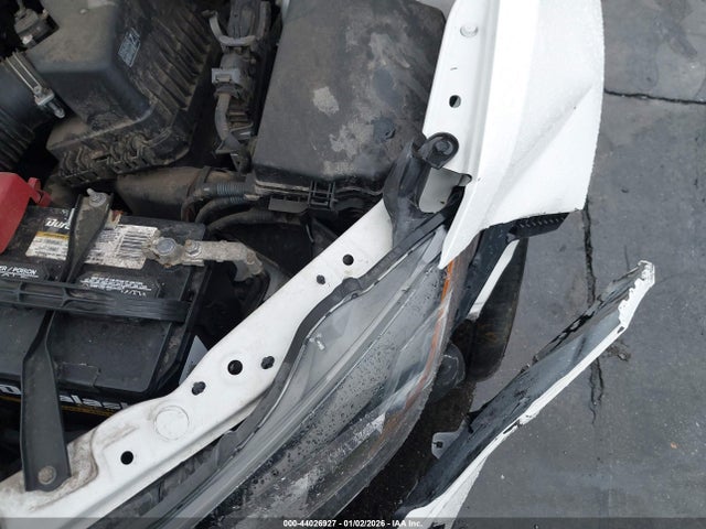 5YFBURHE6HP572144 Toyota COROLLA LE