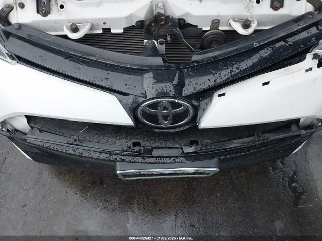 5YFBURHE6HP572144 Toyota COROLLA LE