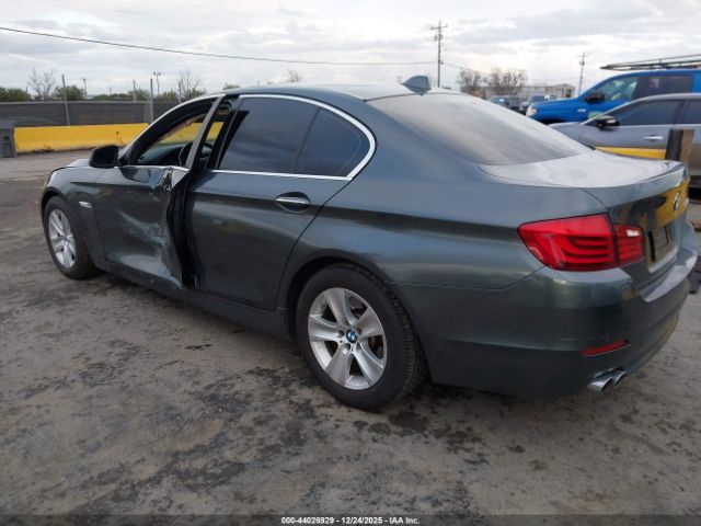 2011 BMW 528I WBAFR1C54BC745958 Photo 2