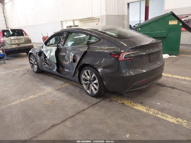 2025 TESLA MODEL 3 5YJ3E1EBXSF967346 Photo 2