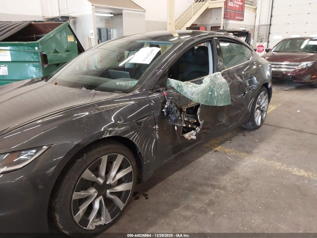 2025 TESLA MODEL 3 5YJ3E1EBXSF967346 Photo 5