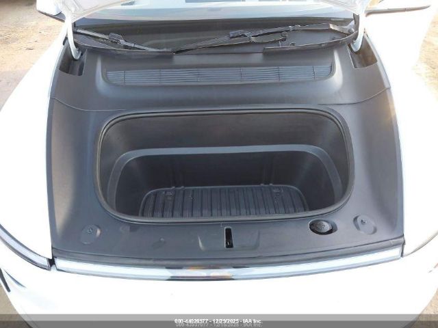 2026 TESLA MODEL Y 7SAYGDEE8TF331279 Photo 9