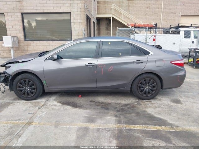2017 Toyota Camry Le მანქანა იყიდება აუქციონზე, vin: 4T1BF1FK3HU634439, აუქციონის ნომერი: 44026982
