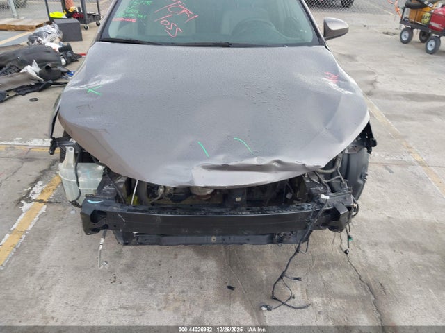 2017 Toyota Camry Le მანქანა იყიდება აუქციონზე, vin: 4T1BF1FK3HU634439, აუქციონის ნომერი: 44026982
