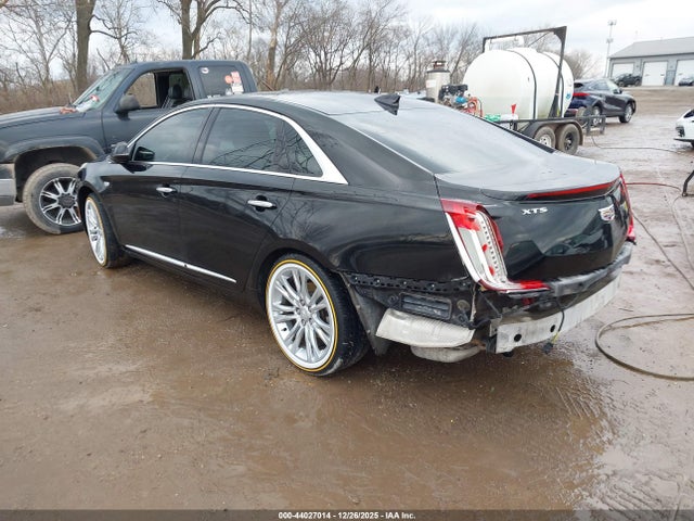2018 CADILLAC XTS 2G61M5S32J9135360 Photo 2