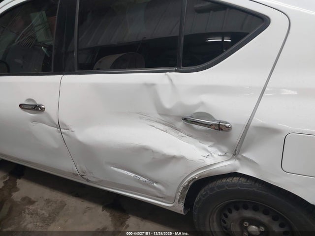 3N1CN7AP0EK447949 Nissan Versa 1.6 Sv