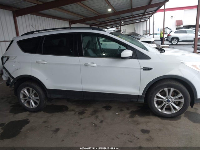 1FMCU9GD5JUA87155 Ford ESCAPE SE