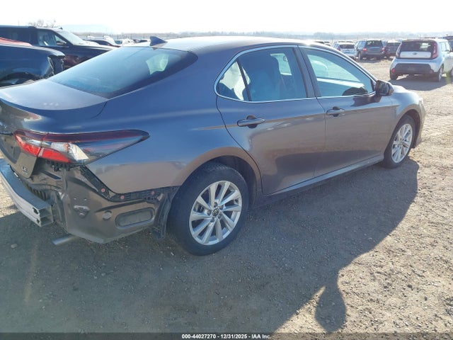 4T1C11BK8NU054639 Toyota Camry Le Awd