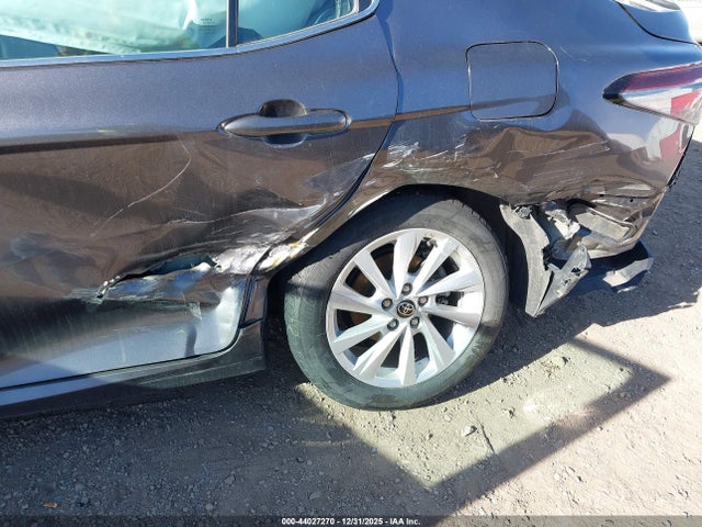 4T1C11BK8NU054639 Toyota Camry Le Awd