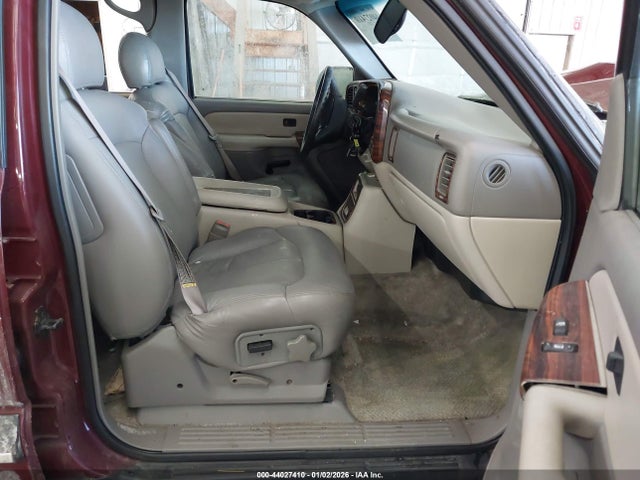 2000 Chevrolet Suburban 1500 Ls მანქანა იყიდება აუქციონზე, vin: 3GNFK16T0YG140933, აუქციონის ნომერი: 44027410