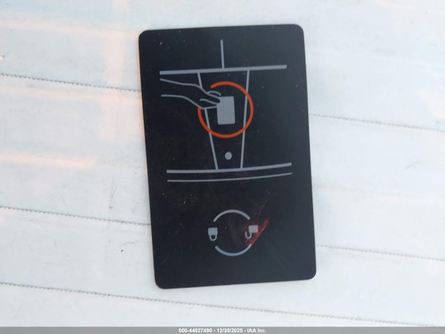 2024 TESLA MODEL Y 7SAYGDEE6RF982032 Photo 10