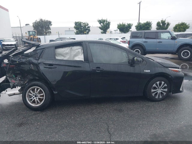 JTDKAMFP6N3202056 Toyota Prius Prime Xle