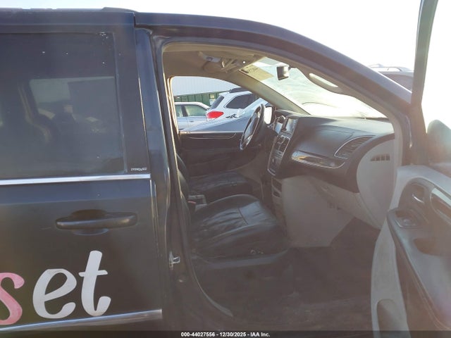 2013 Chrysler Town & Country Touring მანქანა იყიდება აუქციონზე, vin: 2C4RC1BG2DR690280, აუქციონის ნომერი: 44027556