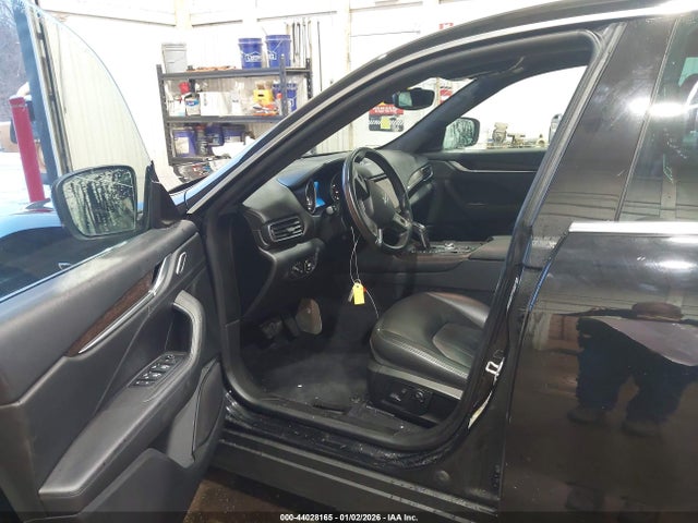 2019 MASERATI LEVANTE ZN661XUAXKX308353 Photo 4