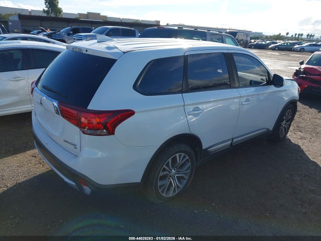 2017 MITSUBISHI OUTLANDER JA4AD3A32HZ028581 Photo 3