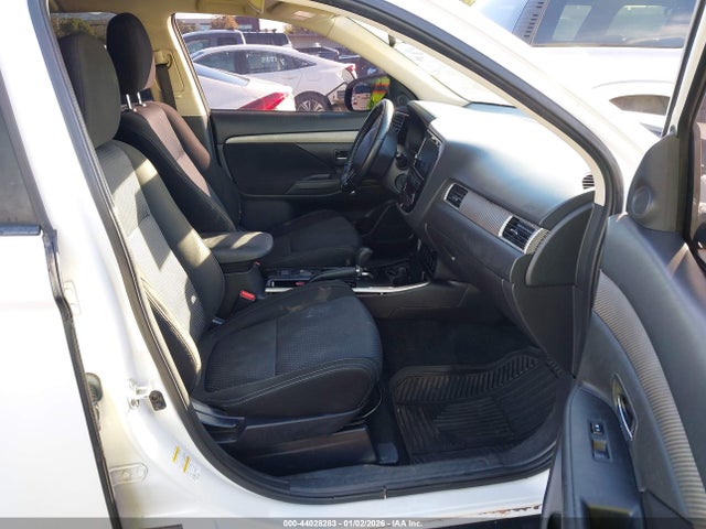 2017 MITSUBISHI OUTLANDER JA4AD3A32HZ028581 Photo 4