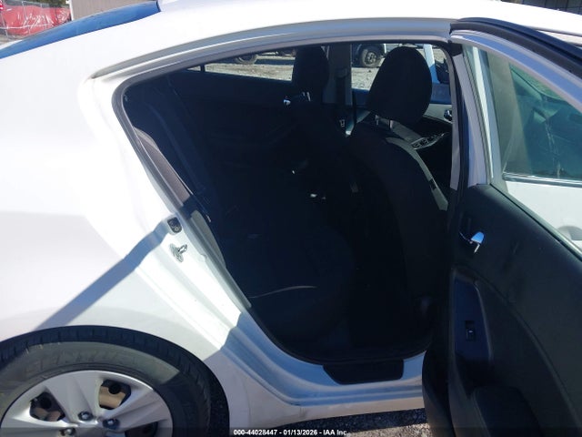 KNAFK4A61G5615715 KIA FORTE LX