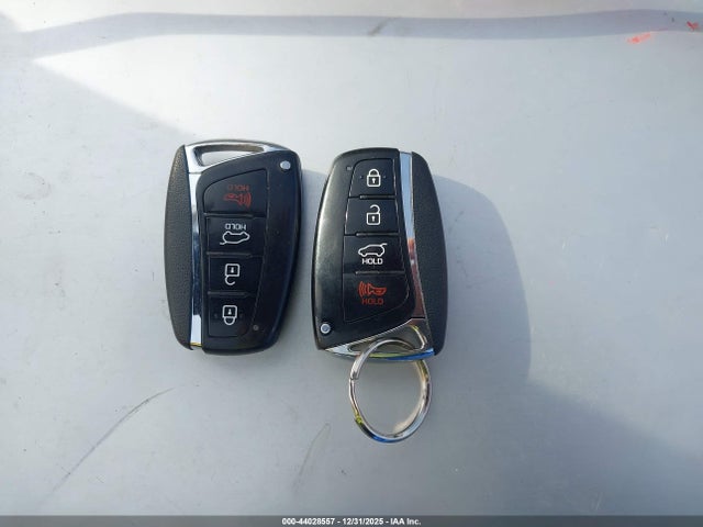 KM8SNDHF6HU187898 Hyundai Santa Fe Se