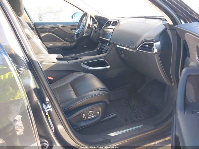 2019 JAGUAR F-PACE SADCM2FV4KA616057 Photo 4