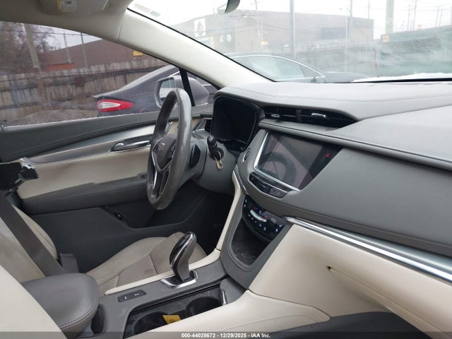 2019 Cadillac Xt5 Premium Luxury მანქანა იყიდება აუქციონზე, vin: 1GYKNERS5KZ247289, აუქციონის ნომერი: 44028672