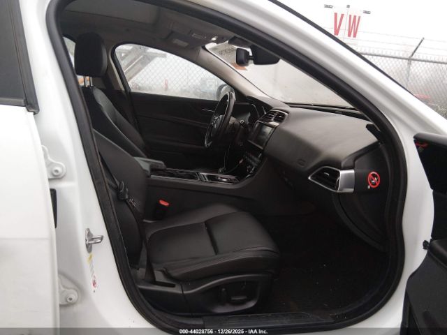 2017 JAGUAR XE SAJAR4BG9HA977978 Photo 4