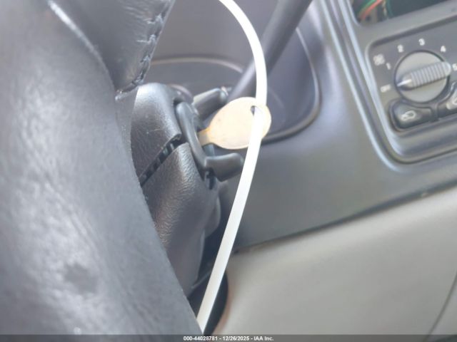 2001 CHEVROLET SUBURBAN 1500 3GNEC16T31G108850 Photo 10