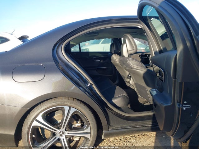 W1KAF4GB7NR030901 Mercedes-Benz C 300 Sedan