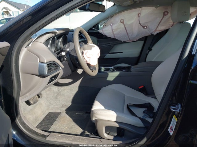 2017 JAGUAR XE SAJAD4BV6HA976459 Photo 4