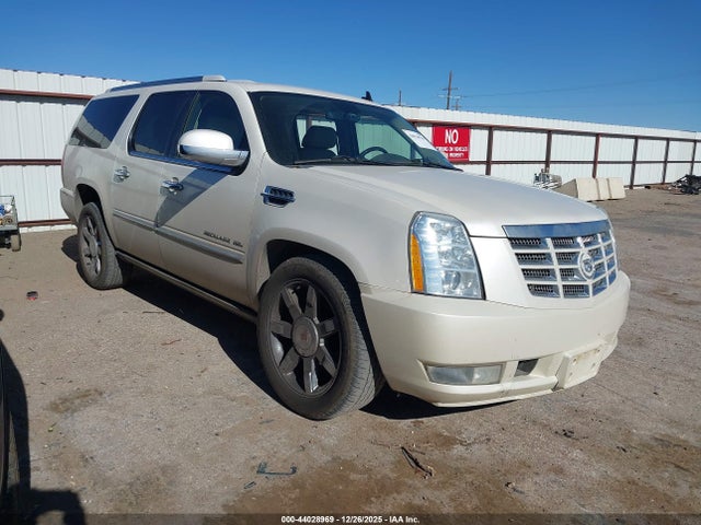 2011 CADILLAC ESCALADE ESV 1GYS4JEF2BR116356 Photo 0