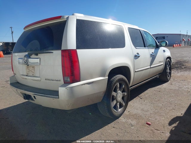 2011 CADILLAC ESCALADE ESV 1GYS4JEF2BR116356 Photo 3