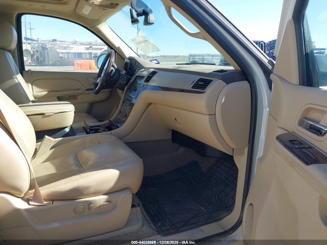 2011 CADILLAC ESCALADE ESV 1GYS4JEF2BR116356 Photo 4