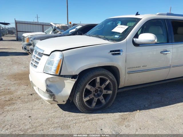 2011 CADILLAC ESCALADE ESV 1GYS4JEF2BR116356 Photo 5
