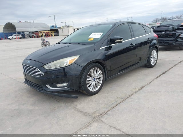 Ford Focus Titanium 2015 1FADP3N29FL347770 Image 2