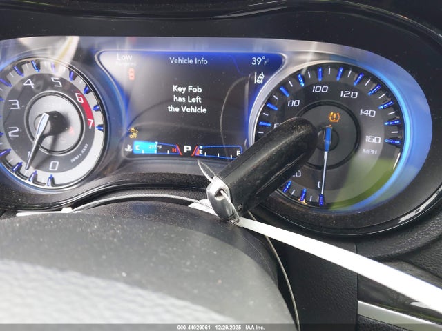 2017 CHRYSLER 300 2C3CCABT6HH557959 Photo 10