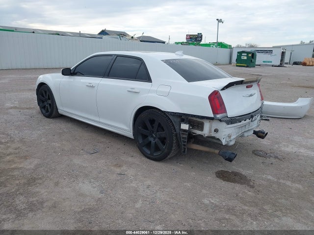 2017 CHRYSLER 300 2C3CCABT6HH557959 Photo 2