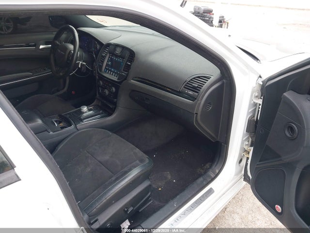 2017 CHRYSLER 300 2C3CCABT6HH557959 Photo 4