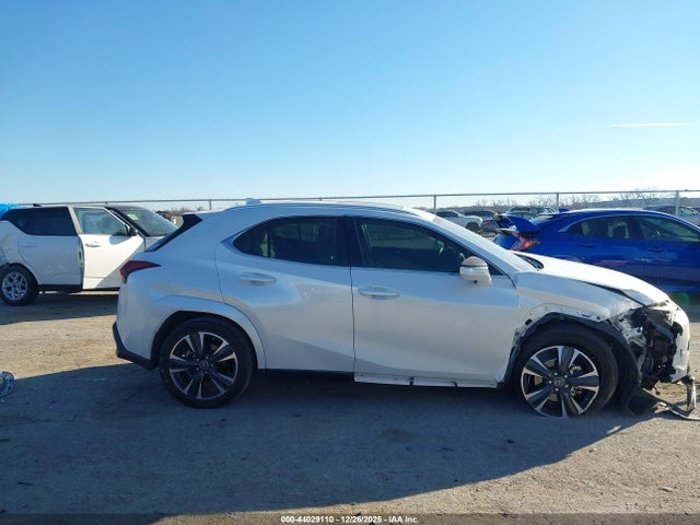 Продаж на аукціоні авто 2023 Lexus Ux 250h Premium, vin: JTHP6JBH3P2156116, номер лоту: 44029110