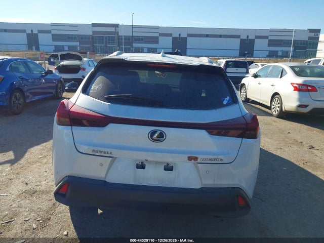 Продаж на аукціоні авто 2023 Lexus Ux 250h Premium, vin: JTHP6JBH3P2156116, номер лоту: 44029110
