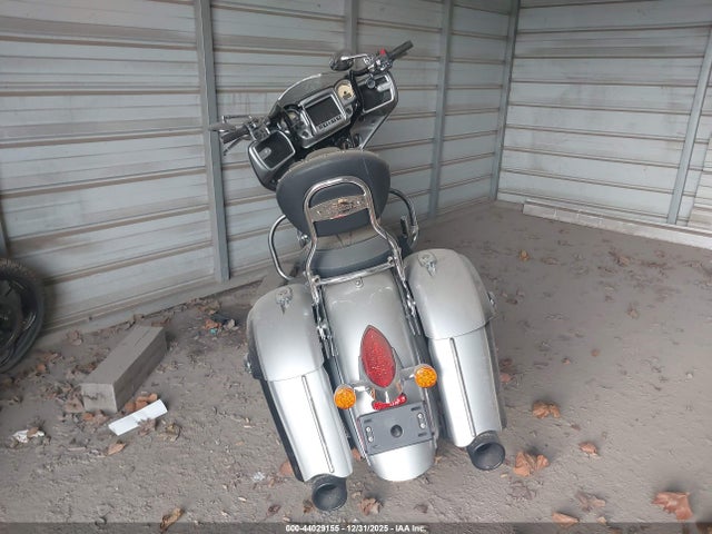 2017 INDIAN MOTORCYCLE CO. CHIEFTAIN 56KTCNAA8H3355088 Photo 5